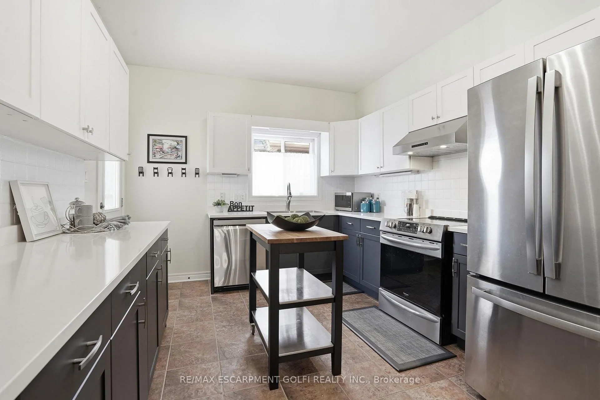 Photo 10 of 8407 Heikoop Crescent, Niagara Falls, Forestview — HOMEH