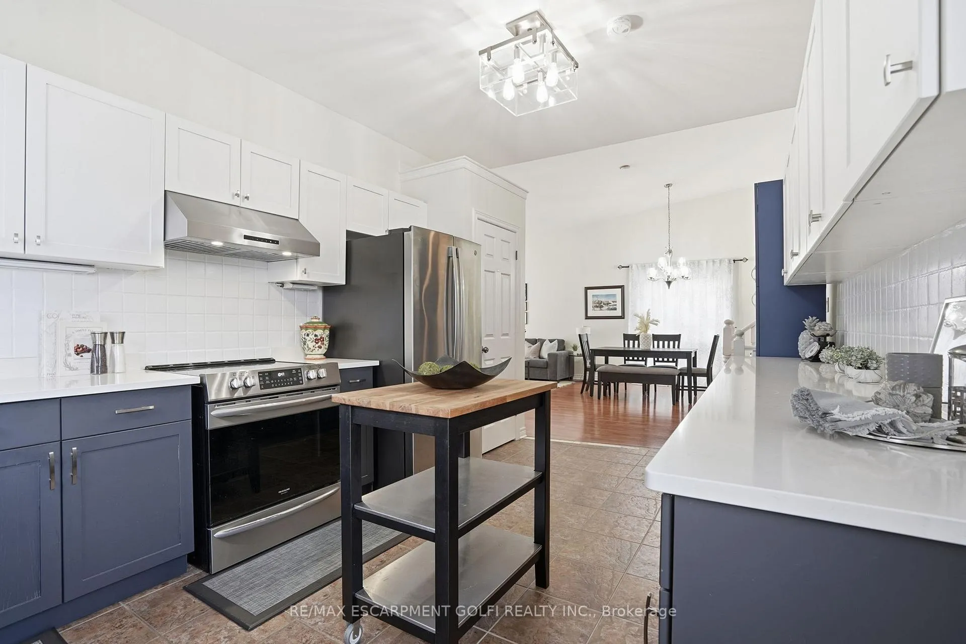 Photo 11 of 8407 Heikoop Crescent, Niagara Falls, Forestview — HOMEH