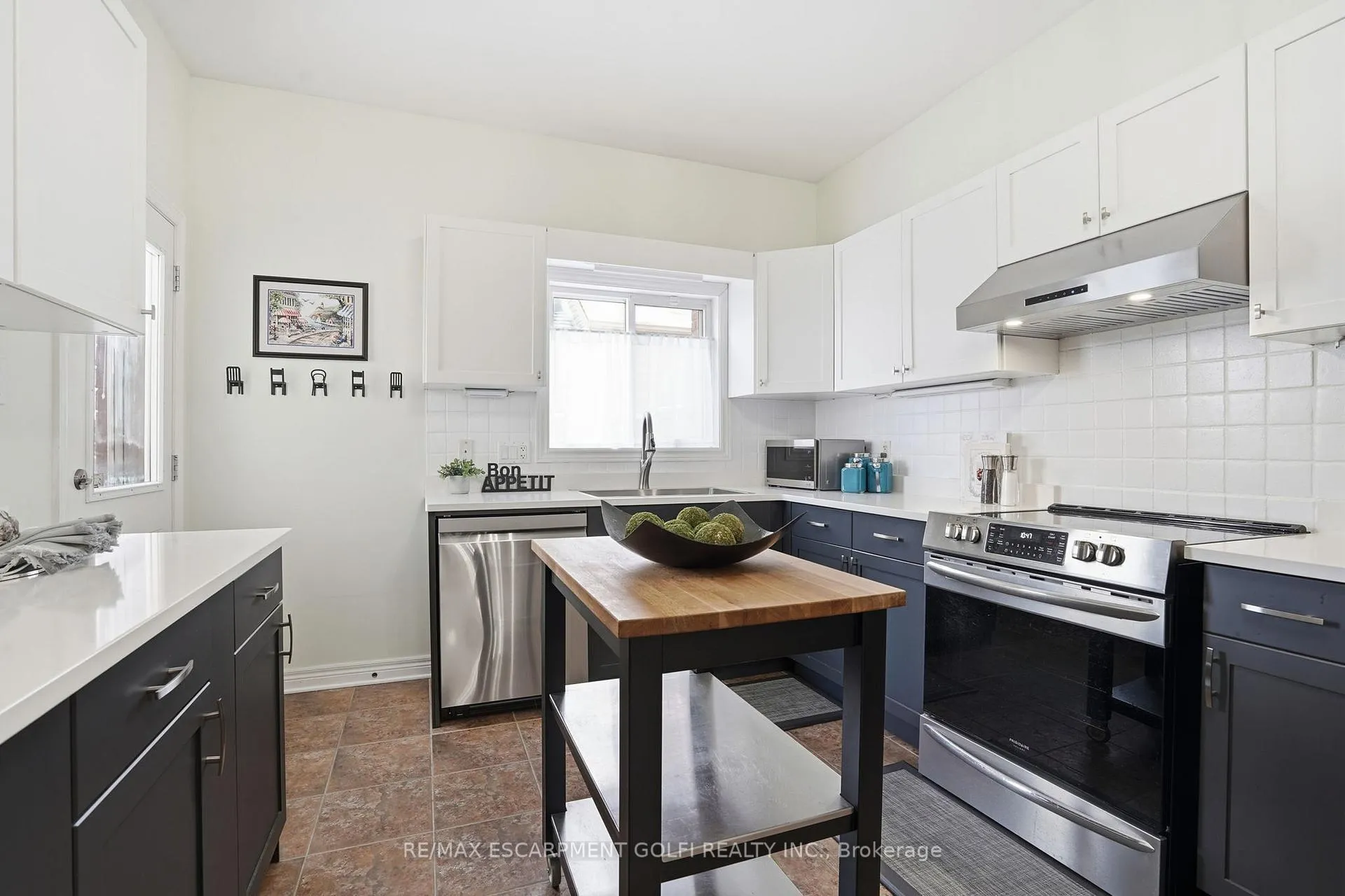 Photo 12 of 8407 Heikoop Crescent, Niagara Falls, Forestview — HOMEH