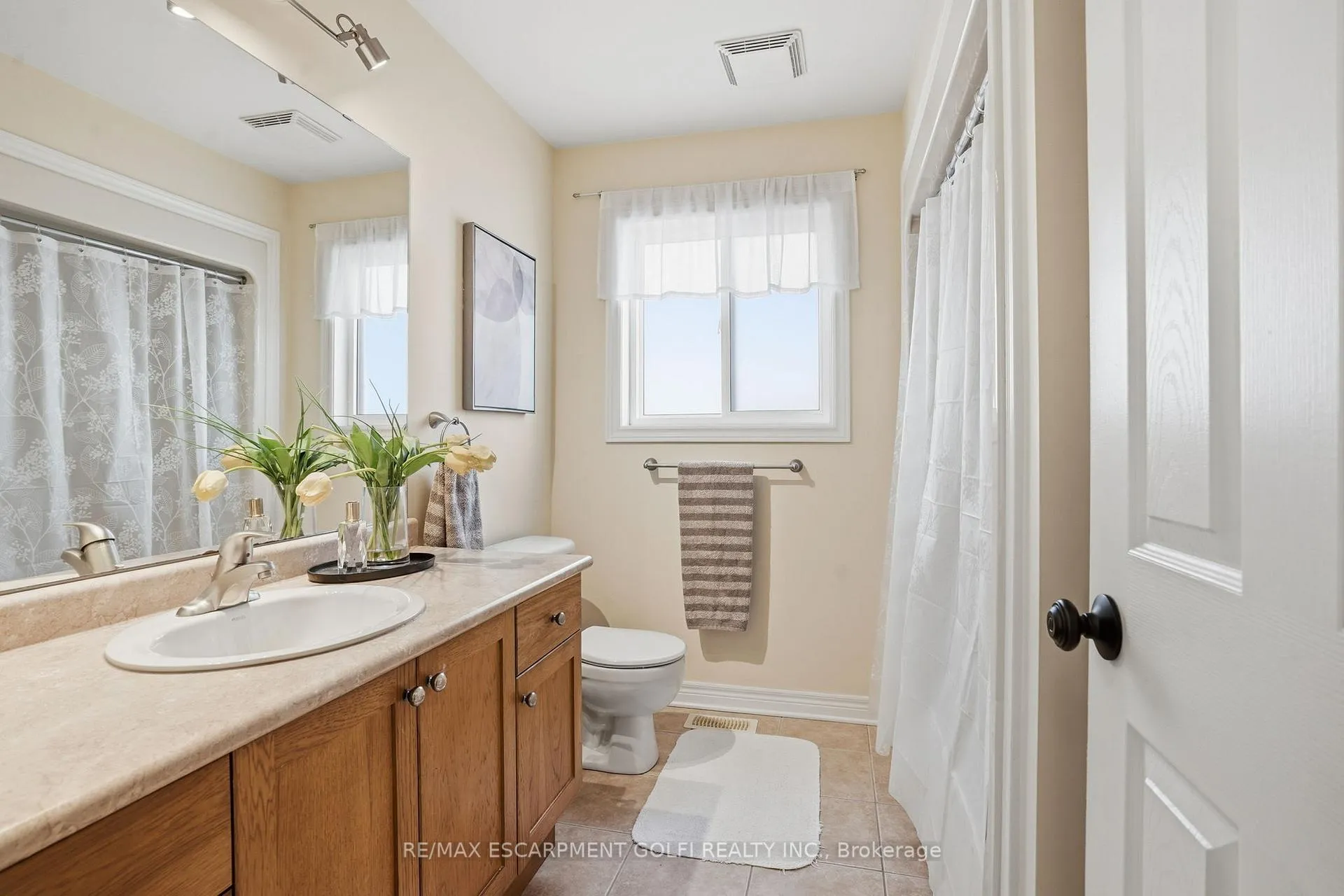 Photo 13 of 8407 Heikoop Crescent, Niagara Falls, Forestview — HOMEH