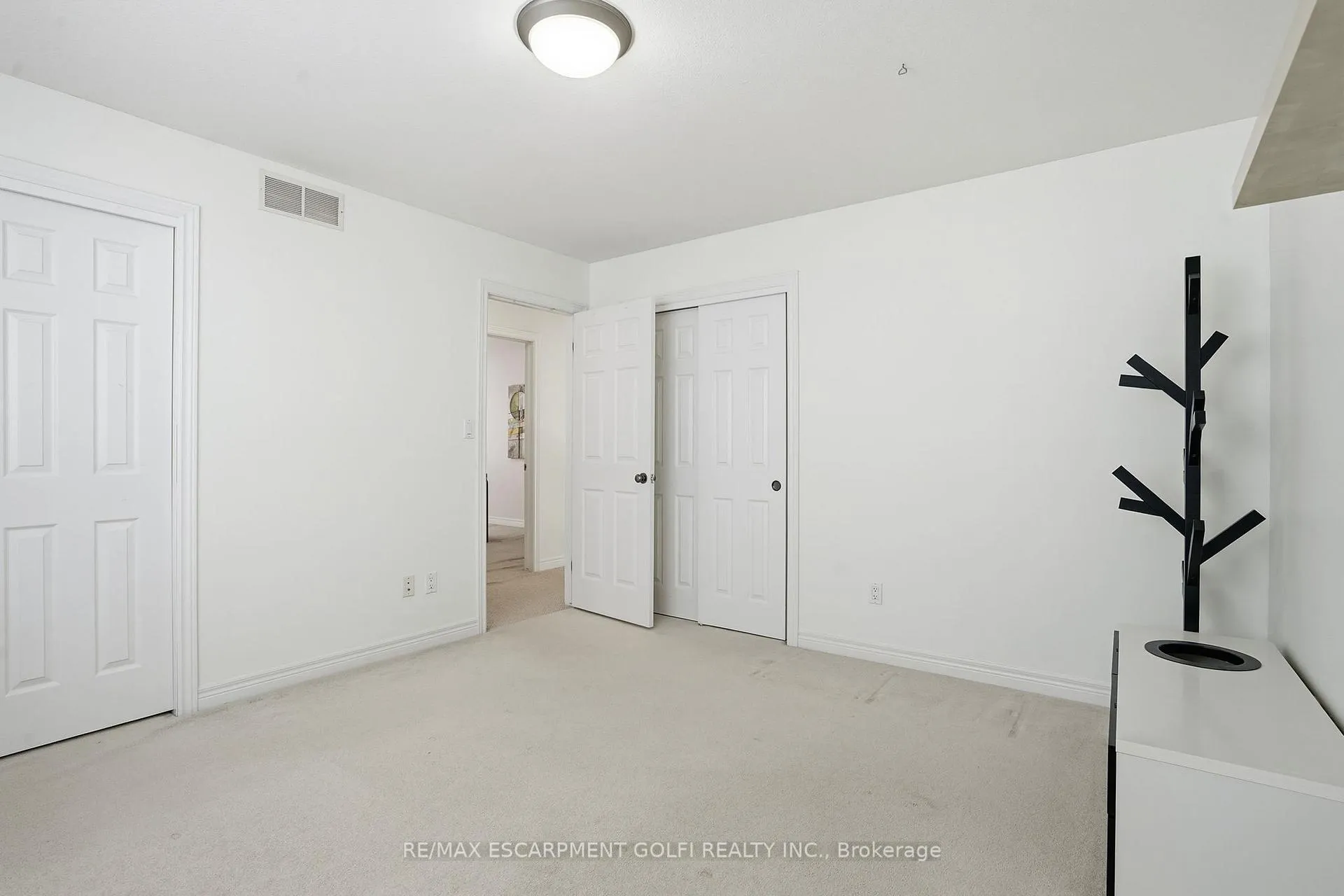 Photo 17 of 8407 Heikoop Crescent, Niagara Falls, Forestview — HOMEH
