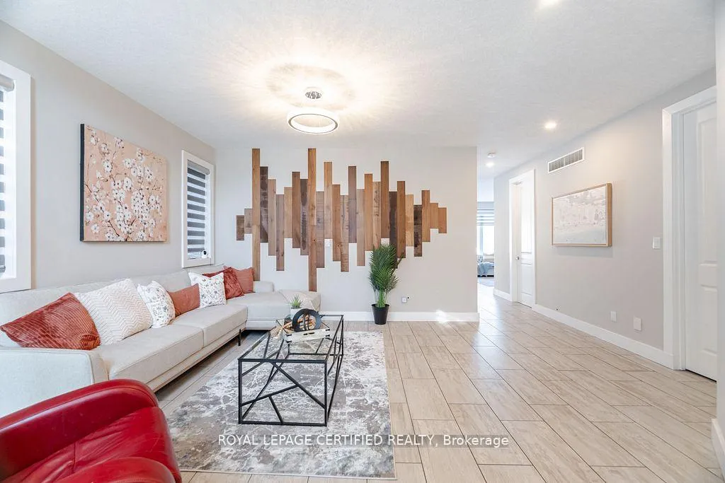 Photo 3 of 204 Forest Creek Drive, Kitchener — HOMEH