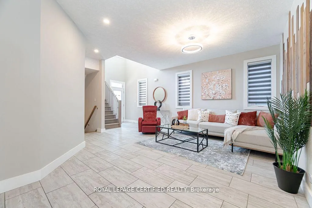 Photo 4 of 204 Forest Creek Drive, Kitchener — HOMEH
