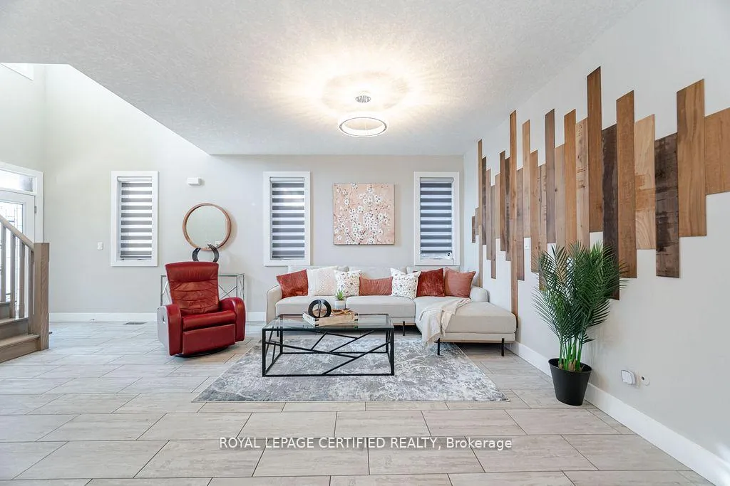 Photo 5 of 204 Forest Creek Drive, Kitchener — HOMEH