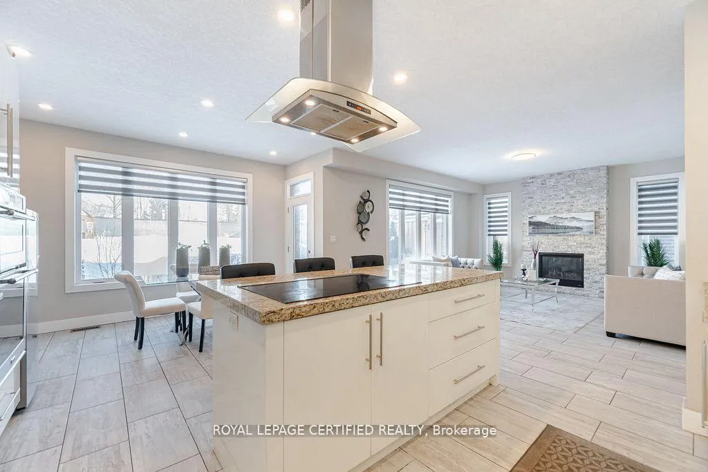 Photo 11 of 204 Forest Creek Drive, Kitchener — HOMEH