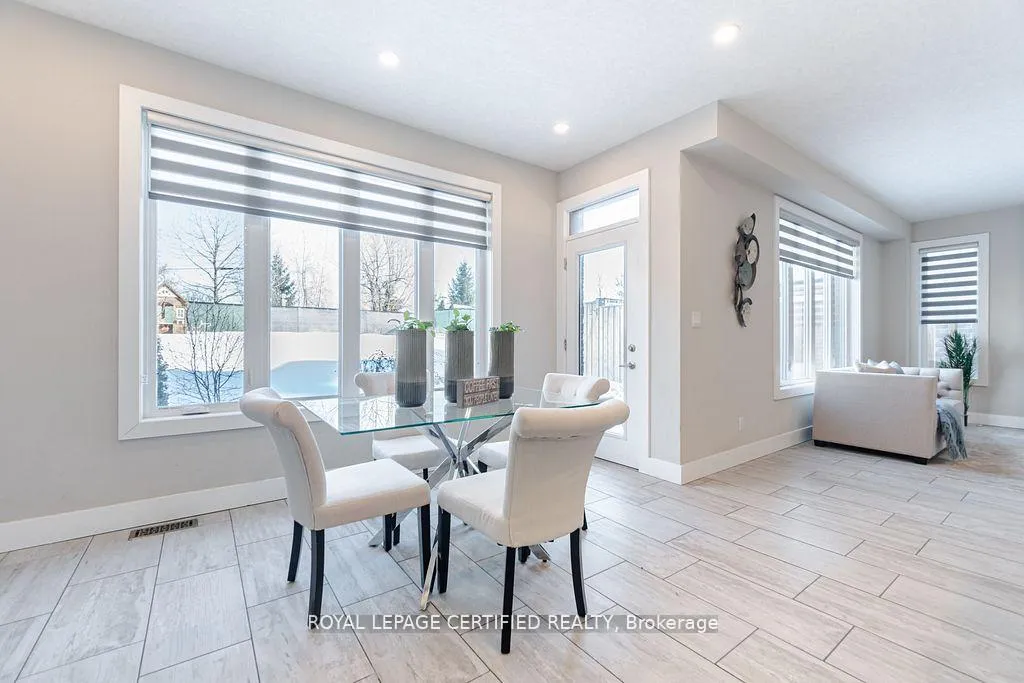 Photo 12 of 204 Forest Creek Drive, Kitchener — HOMEH