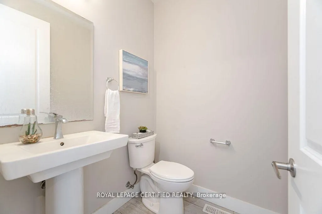 Photo 13 of 204 Forest Creek Drive, Kitchener — HOMEH