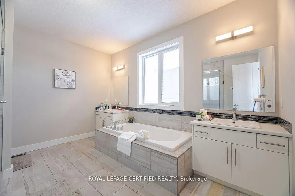 Photo 17 of 204 Forest Creek Drive, Kitchener — HOMEH