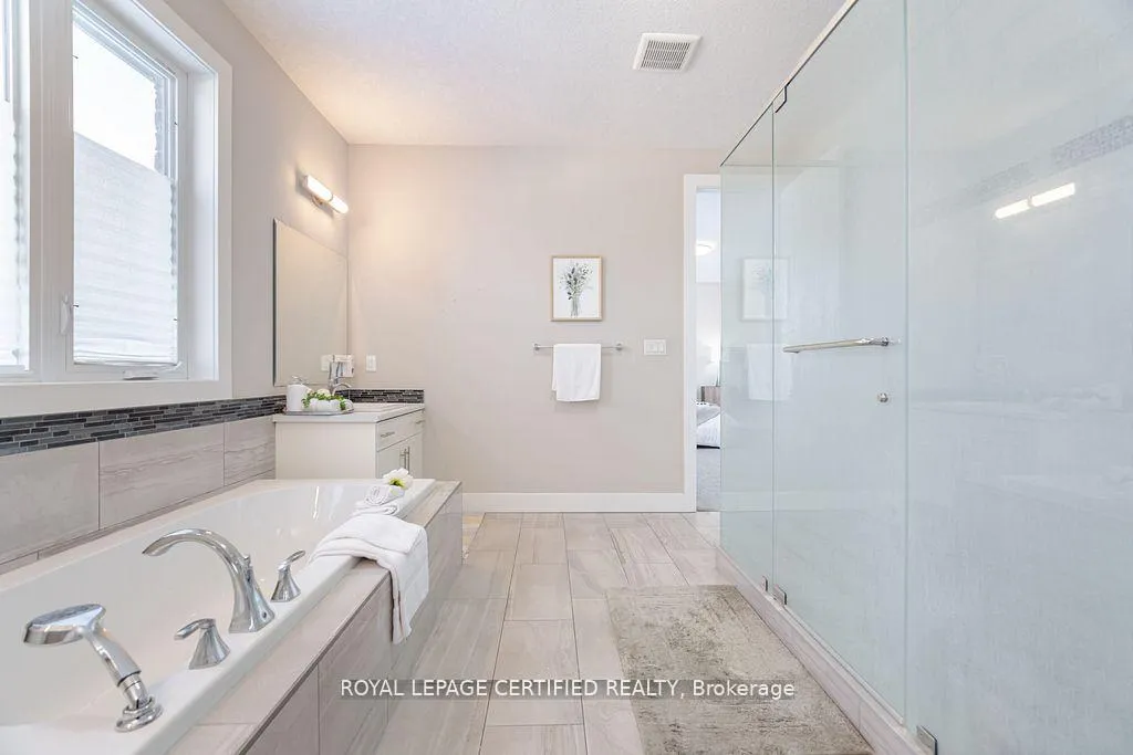 Photo 18 of 204 Forest Creek Drive, Kitchener — HOMEH