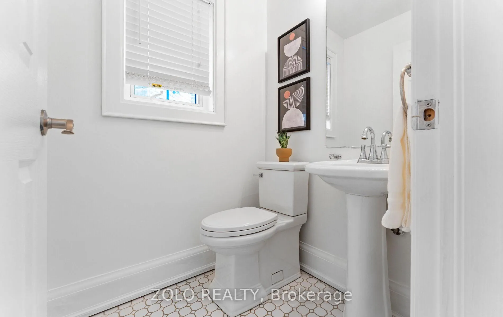 Photo 12 of 8 Burgon Place, Aurora, Aurora Village — HOMEH
