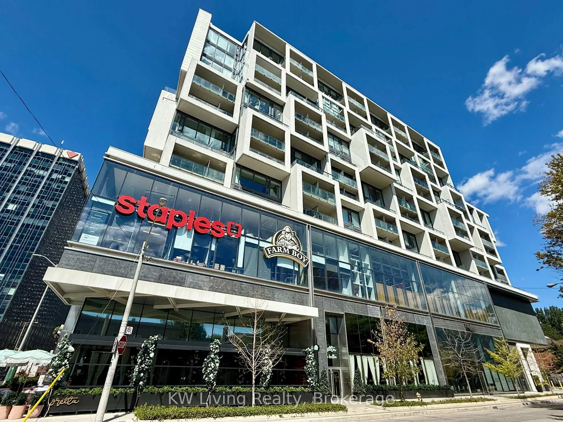 Front of Unit 725, 8 Hillsdale Avenue E