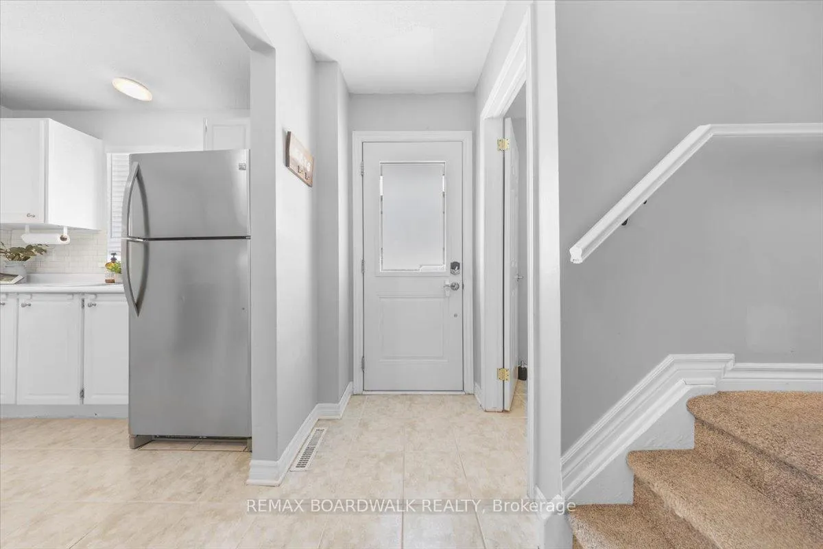 Photo 4 of 428 Moodie Drive, Ottawa, Westcliffe Estates — HOMEH