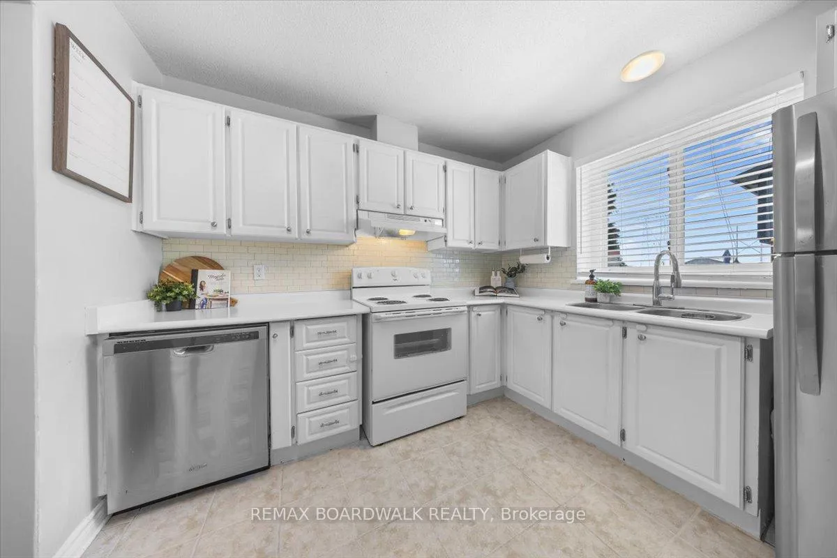 Photo 10 of 428 Moodie Drive, Ottawa, Westcliffe Estates — HOMEH