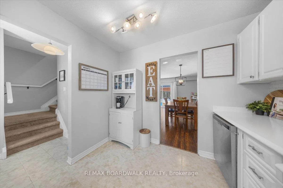 Photo 11 of 428 Moodie Drive, Ottawa, Westcliffe Estates — HOMEH