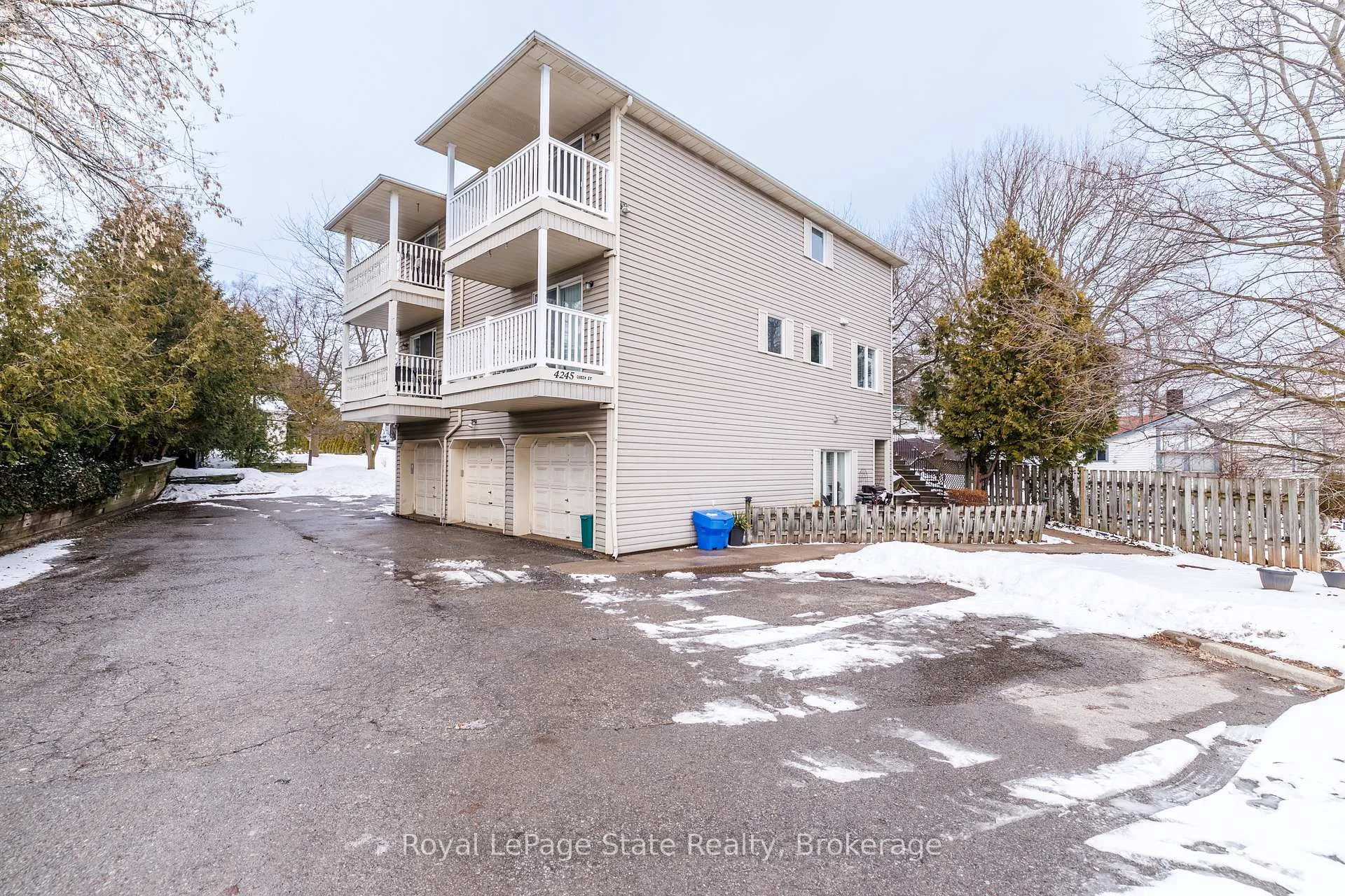 Photo 2 of Unit 1, 4245 Queen Street, Lincoln, Beamsville — HOMEH