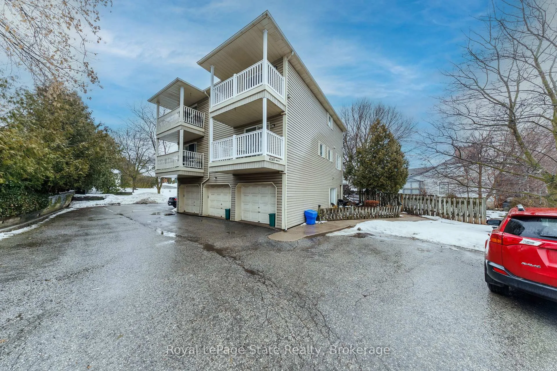 Photo 4 of Unit 1, 4245 Queen Street, Lincoln, Beamsville — HOMEH