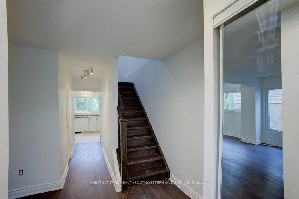 Photo 4 of 36 Fox Run, Barrie, 400 West — HOMEH