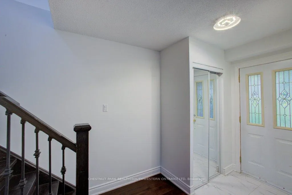 Photo 5 of 36 Fox Run, Barrie, 400 West — HOMEH