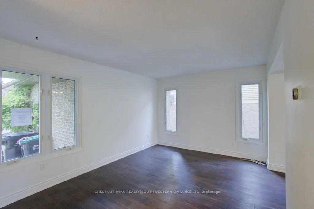 Photo 6 of 36 Fox Run, Barrie, 400 West — HOMEH