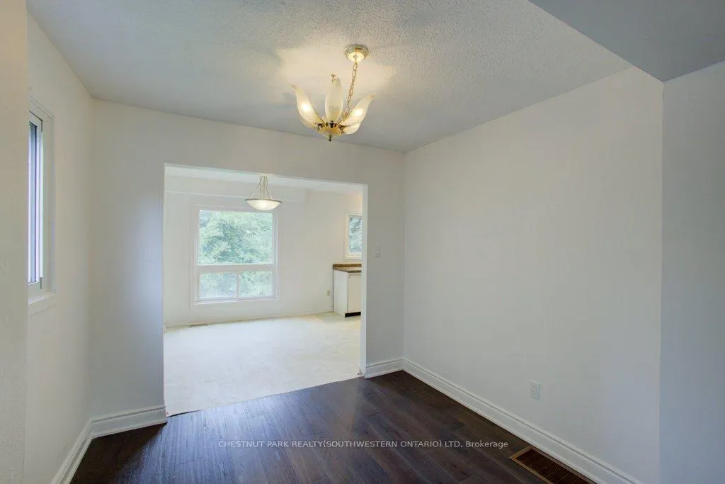 Photo 10 of 36 Fox Run, Barrie, 400 West — HOMEH