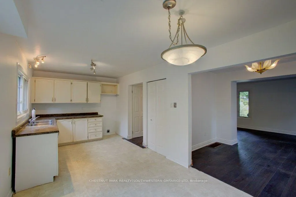 Photo 13 of 36 Fox Run, Barrie, 400 West — HOMEH