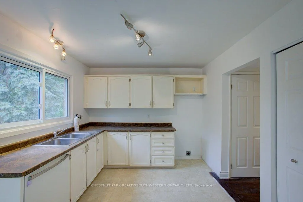 Photo 16 of 36 Fox Run, Barrie, 400 West — HOMEH