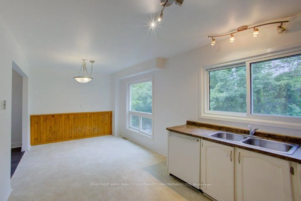 Photo 19 of 36 Fox Run, Barrie, 400 West — HOMEH