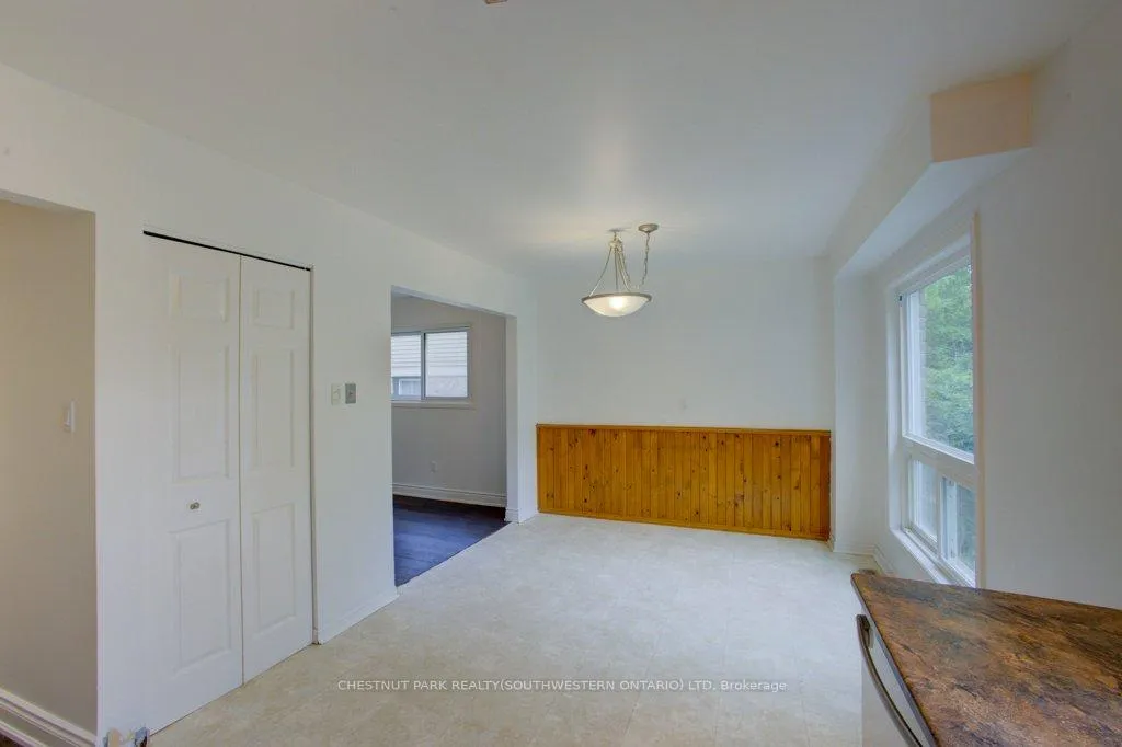 Photo 20 of 36 Fox Run, Barrie, 400 West — HOMEH