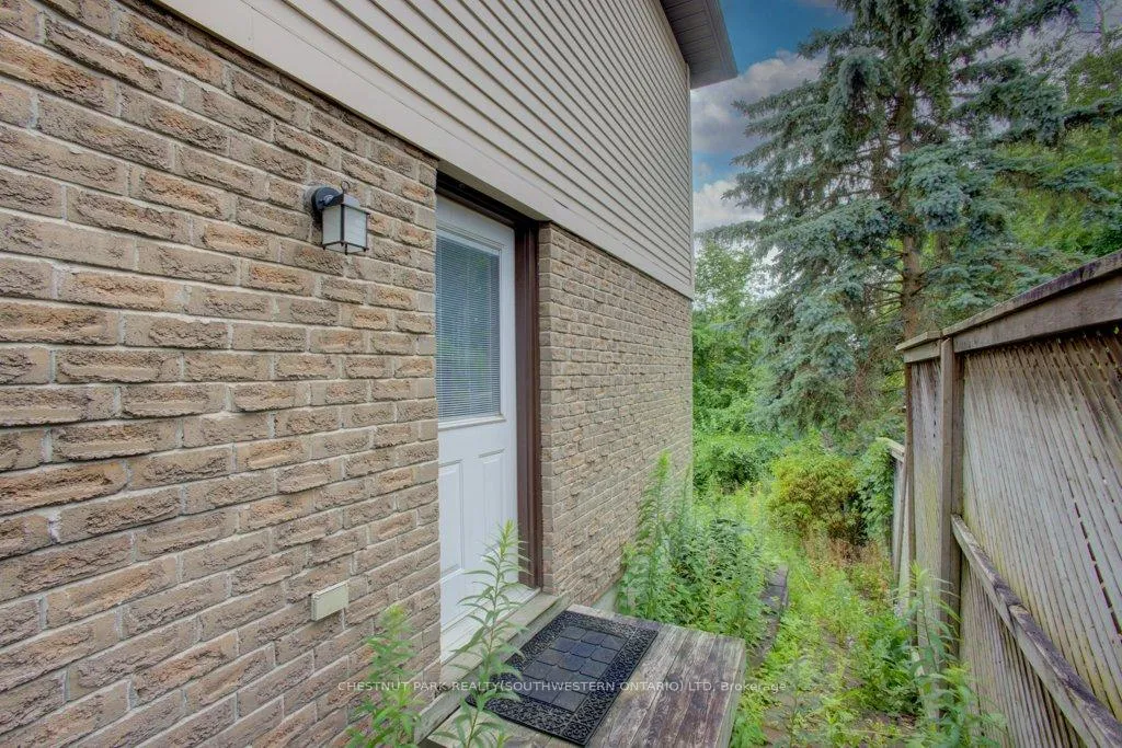 Photo 35 of 36 Fox Run, Barrie, 400 West — HOMEH