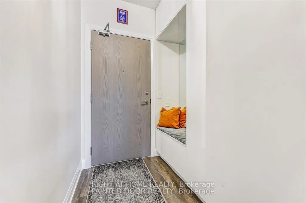 Photo 5 of Unit 101, 4800 Highway 7, Vaughan, East Woodbridge — HOMEH