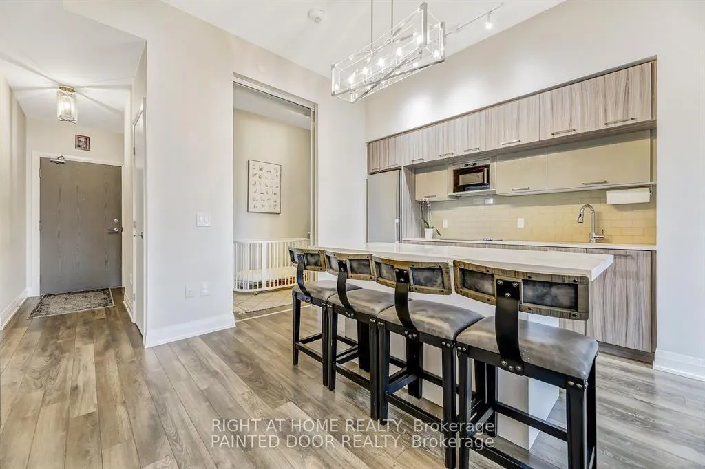 Photo 9 of Unit 101, 4800 Highway 7, Vaughan, East Woodbridge — HOMEH