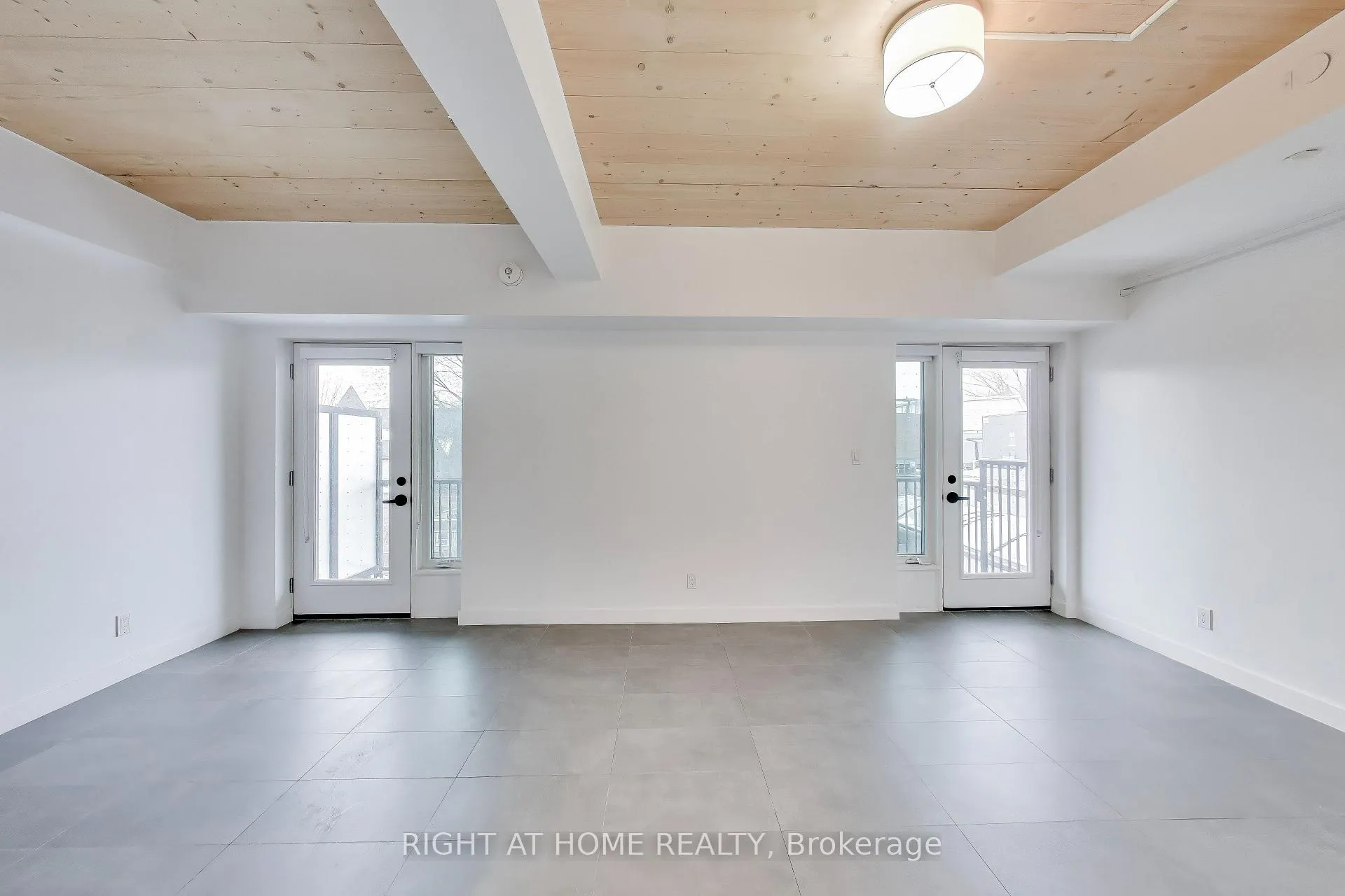 Photo 3 of Unit 301, 1604 Queen Street E, Toronto, The Beaches — HOMEH