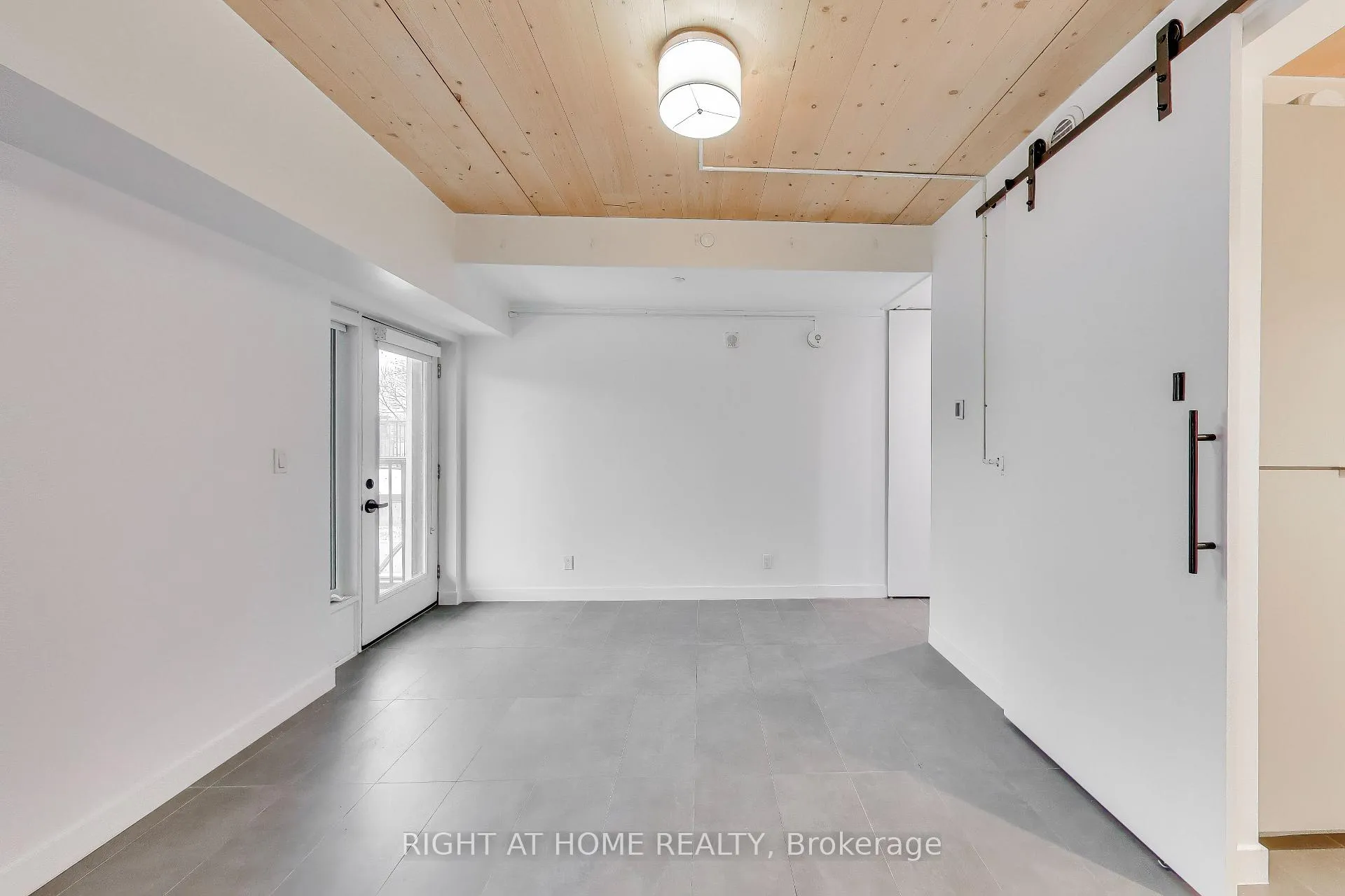Photo 4 of Unit 301, 1604 Queen Street E, Toronto, The Beaches — HOMEH