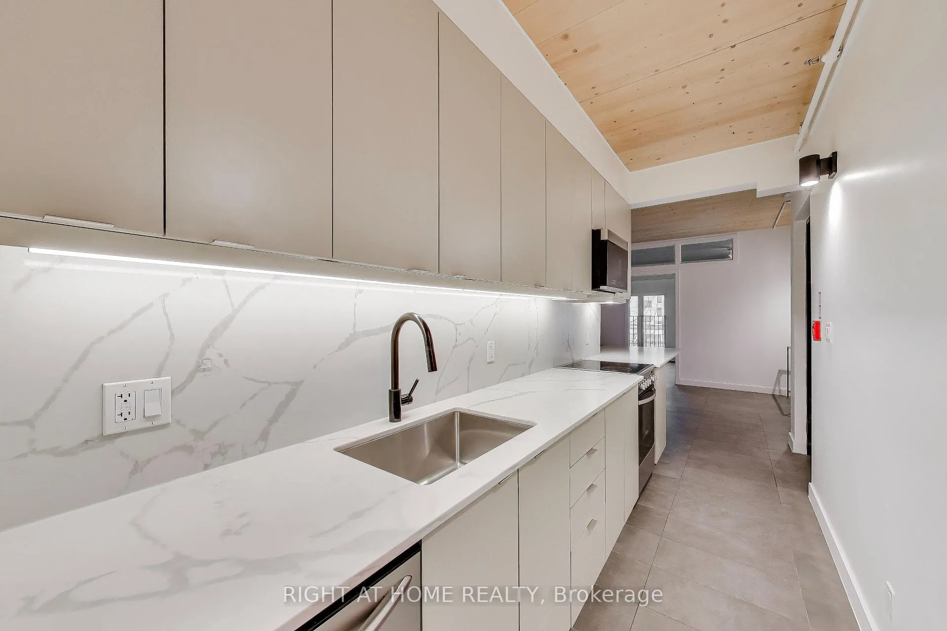 Photo 10 of Unit 301, 1604 Queen Street E, Toronto, The Beaches — HOMEH