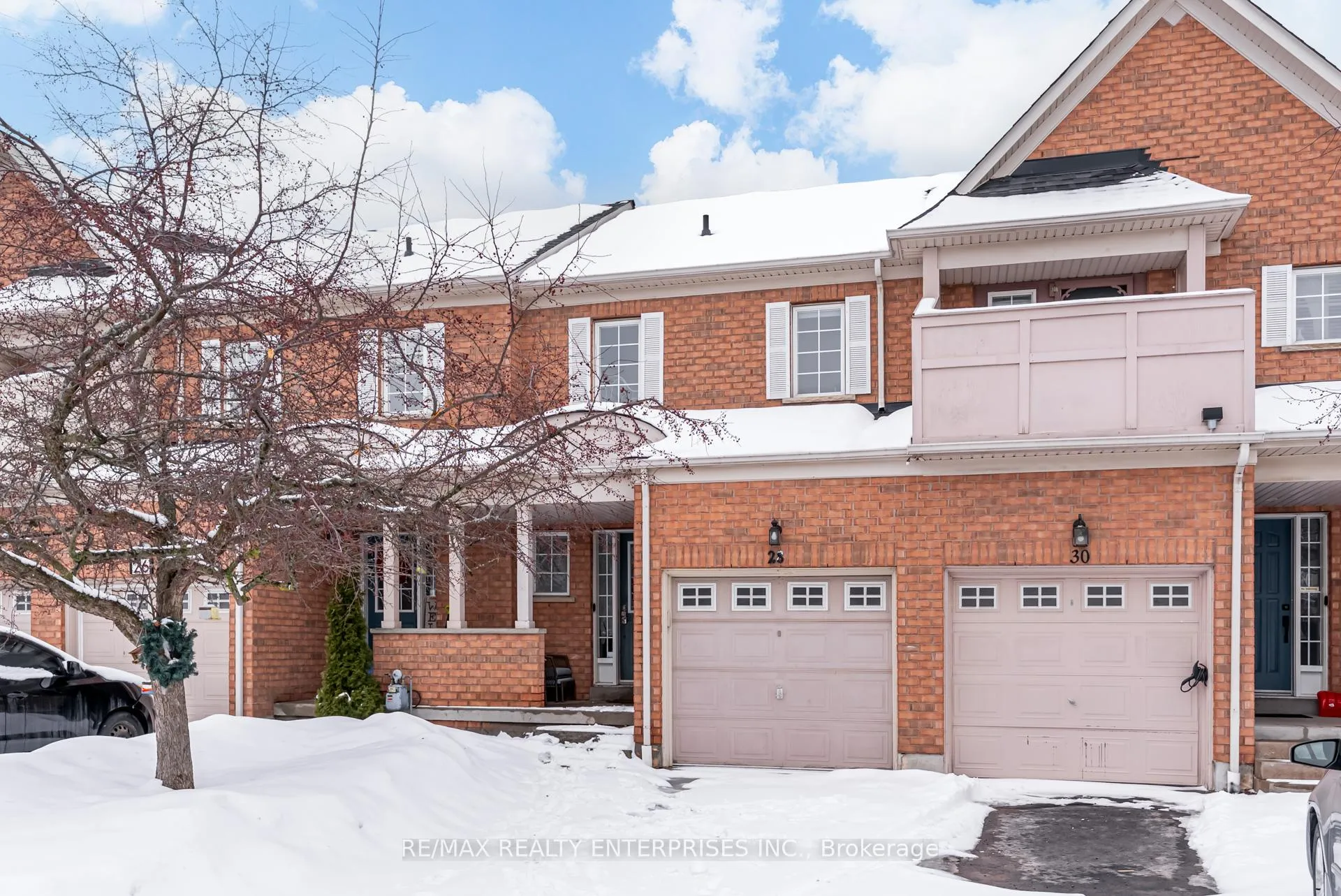 Front of 28 Palisades Court