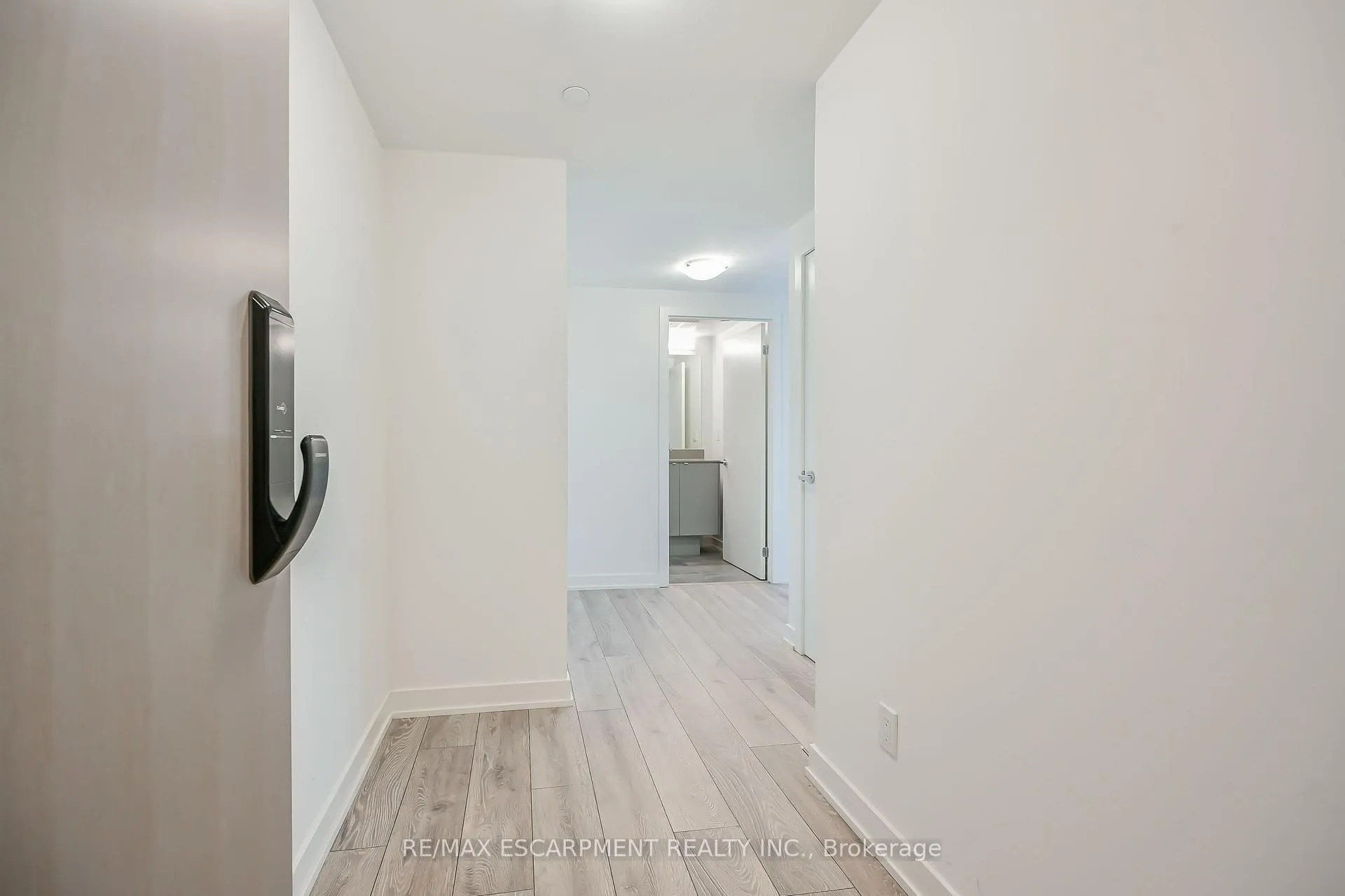 Photo 5 of Unit B301, 3200 Dakota Common, Burlington, Alton — HOMEH