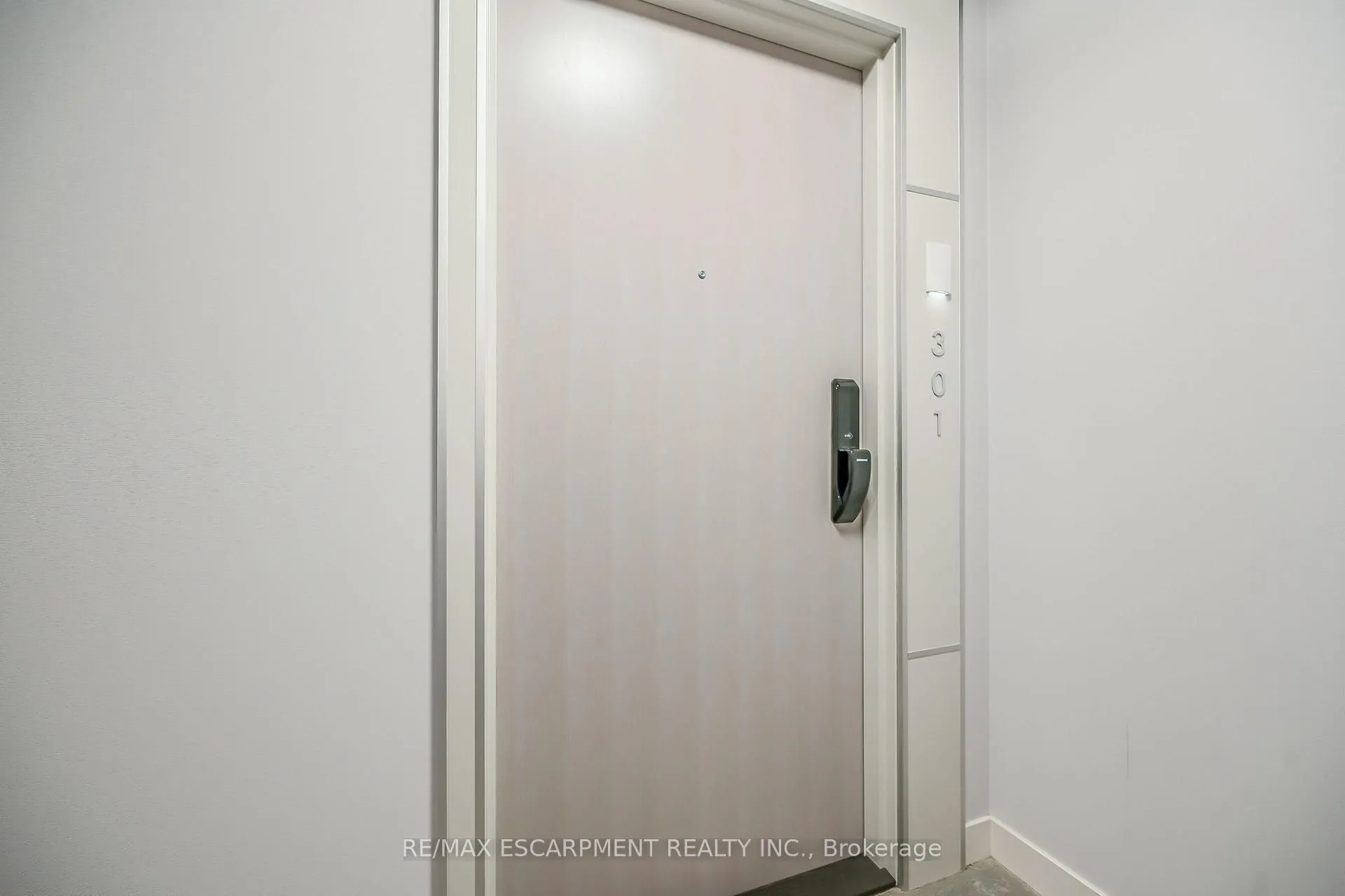 Photo 6 of Unit B301, 3200 Dakota Common, Burlington, Alton — HOMEH