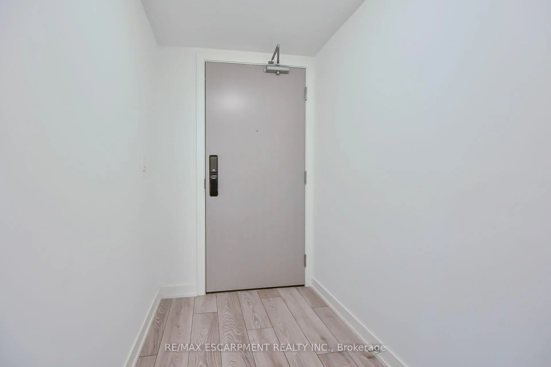 Photo 7 of Unit B301, 3200 Dakota Common, Burlington, Alton — HOMEH