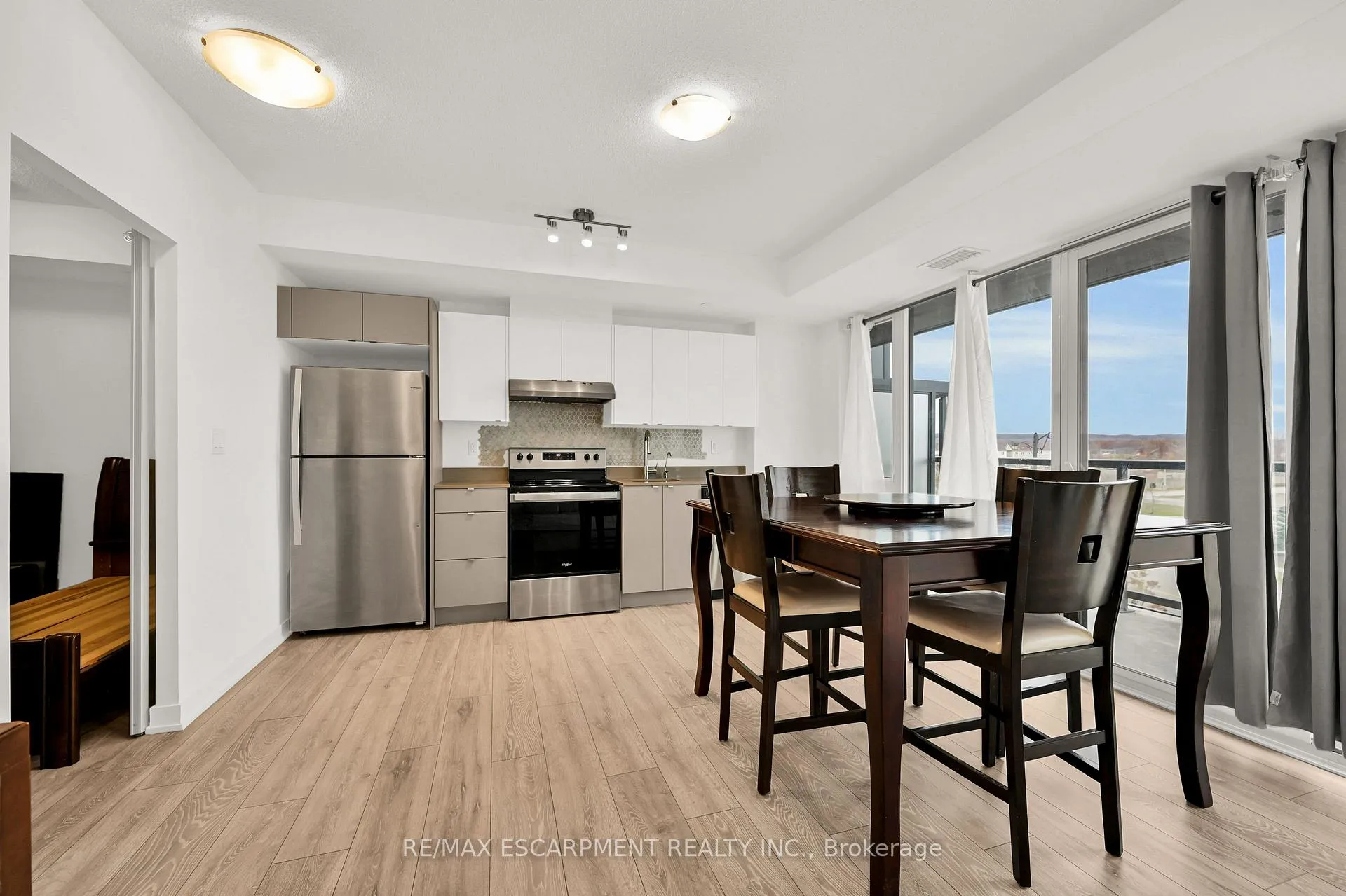 Photo 9 of Unit B301, 3200 Dakota Common, Burlington, Alton — HOMEH