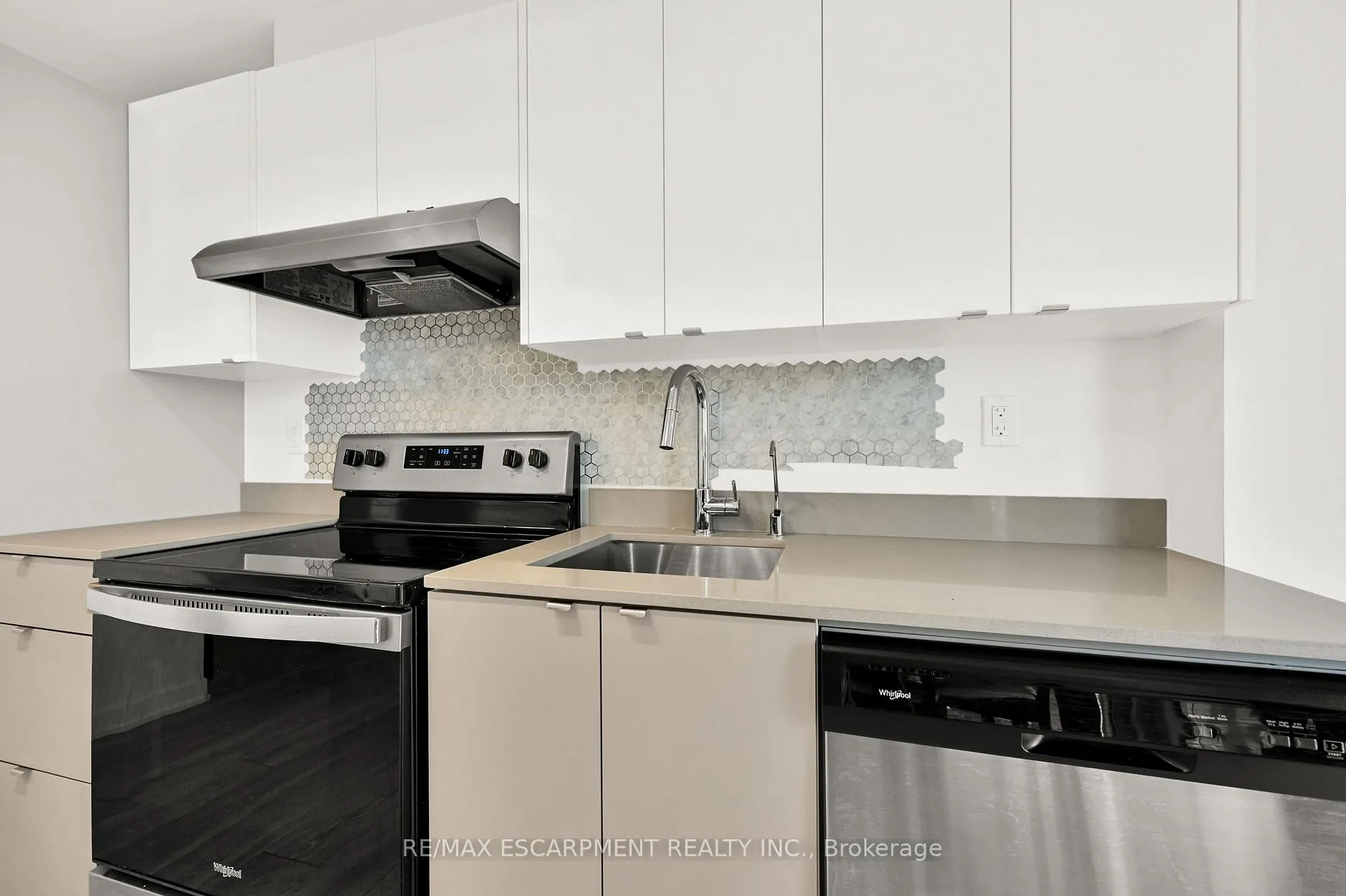 Photo 11 of Unit B301, 3200 Dakota Common, Burlington, Alton — HOMEH