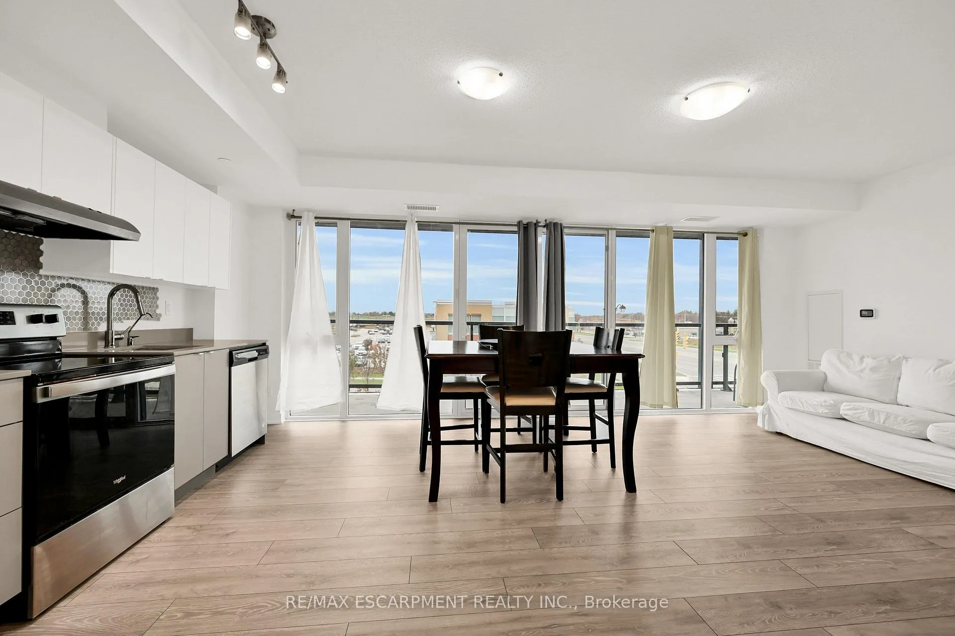 Photo 12 of Unit B301, 3200 Dakota Common, Burlington, Alton — HOMEH