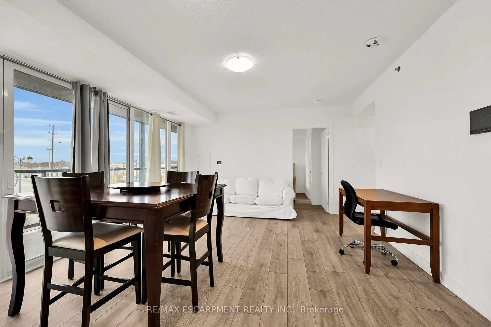 Photo 13 of Unit B301, 3200 Dakota Common, Burlington, Alton — HOMEH