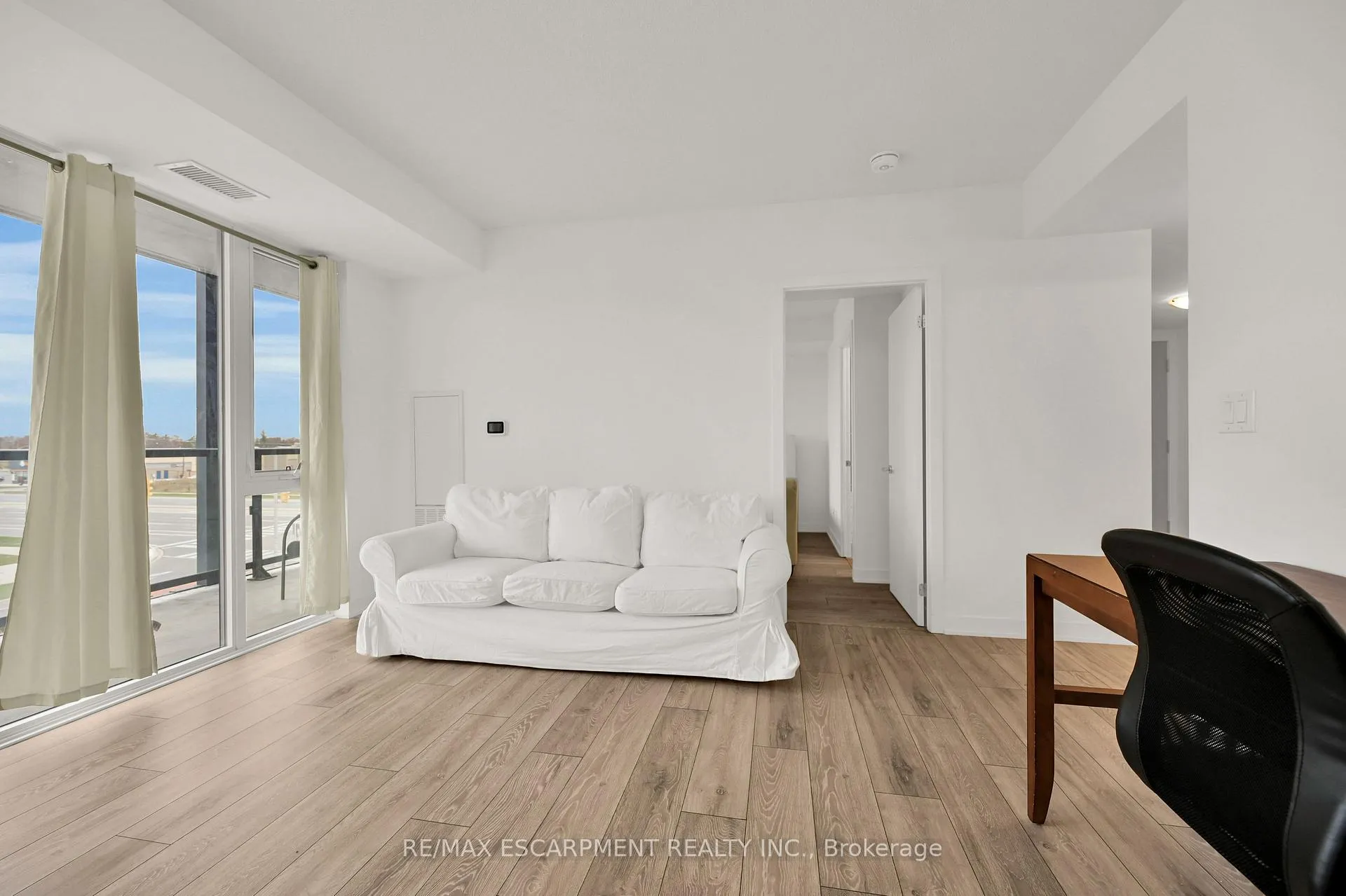 Photo 14 of Unit B301, 3200 Dakota Common, Burlington, Alton — HOMEH