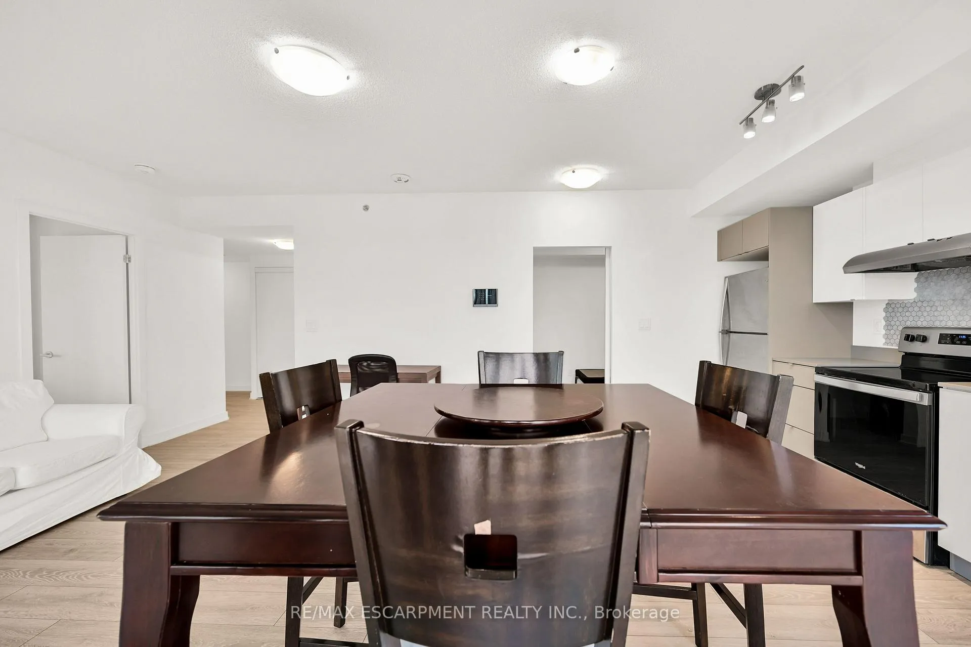 Photo 16 of Unit B301, 3200 Dakota Common, Burlington, Alton — HOMEH