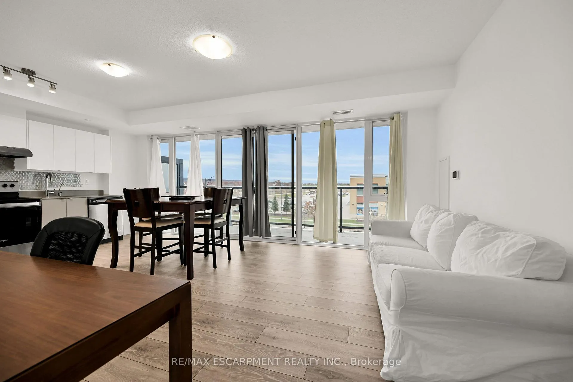 Photo 17 of Unit B301, 3200 Dakota Common, Burlington, Alton — HOMEH