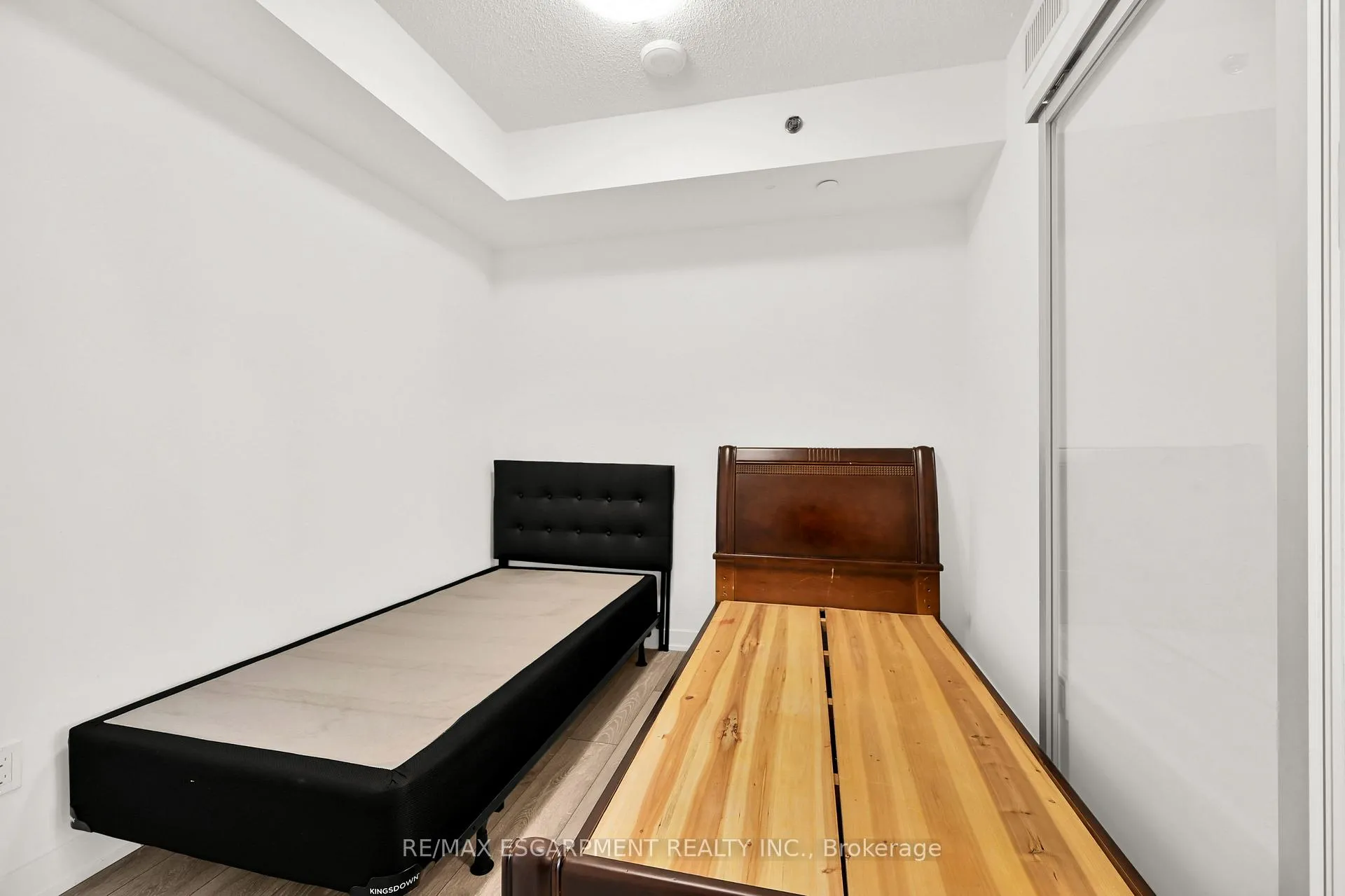 Photo 23 of Unit B301, 3200 Dakota Common, Burlington, Alton — HOMEH