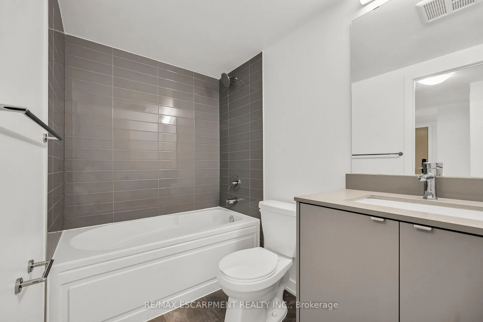 Photo 24 of Unit B301, 3200 Dakota Common, Burlington, Alton — HOMEH
