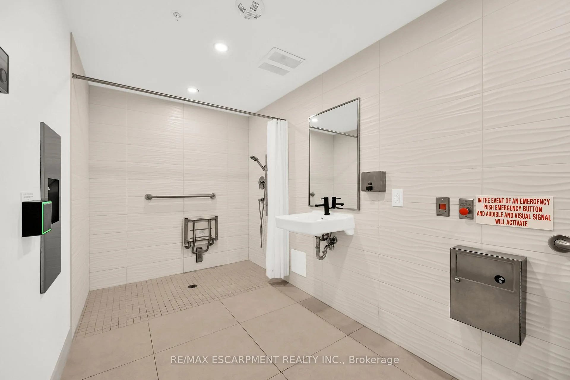 Photo 32 of Unit B301, 3200 Dakota Common, Burlington, Alton — HOMEH