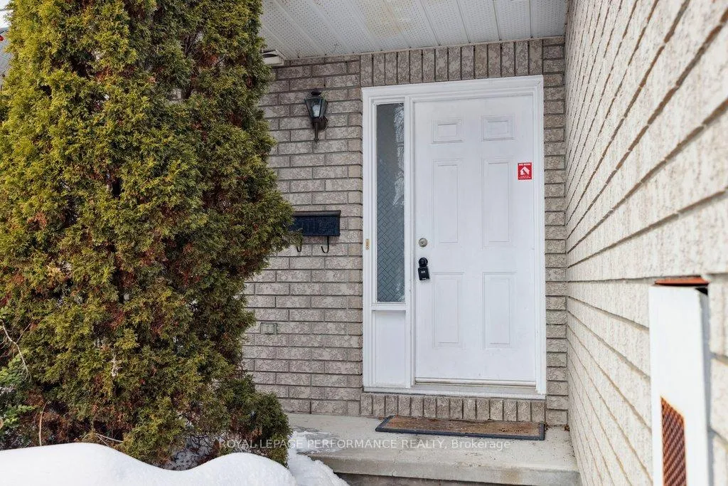 Photo 4 of 1666 Jobin Crescent, Ottawa, Carson Grove — HOMEH