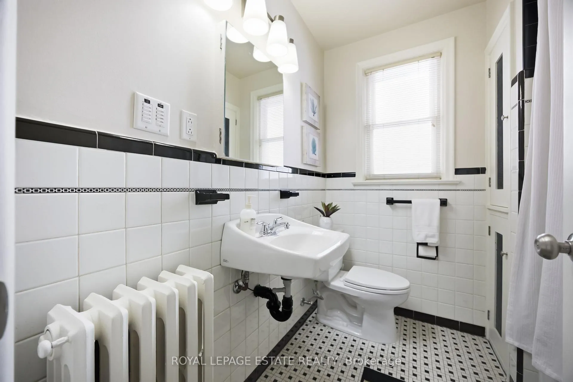 Photo 14 of 207 Clonmore Drive, Scarborough, Birchcliffe-Cliffside — HOMEH